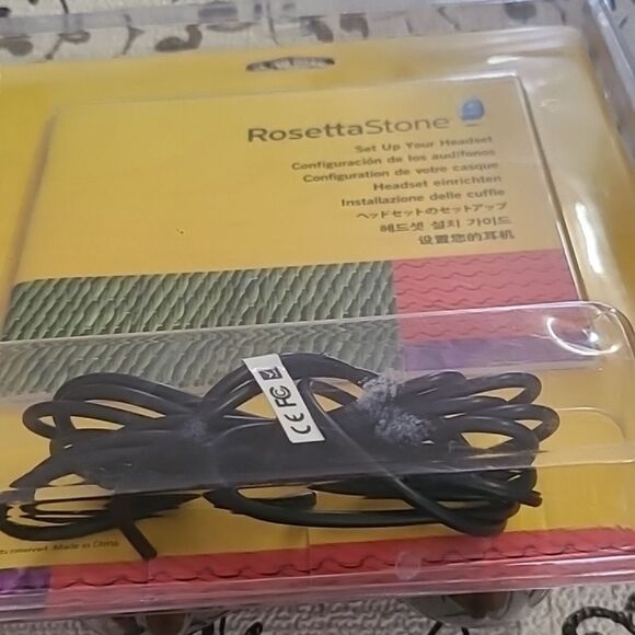 Rosetta Stone Black Headset with Microphone - Picture 4 of 4